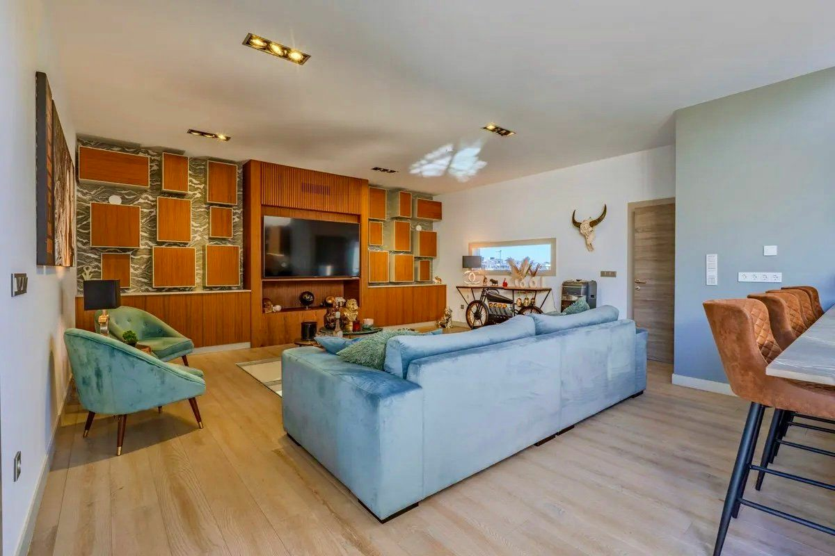 4-bedroom Villa In Benijofar, Spain (528 M²)