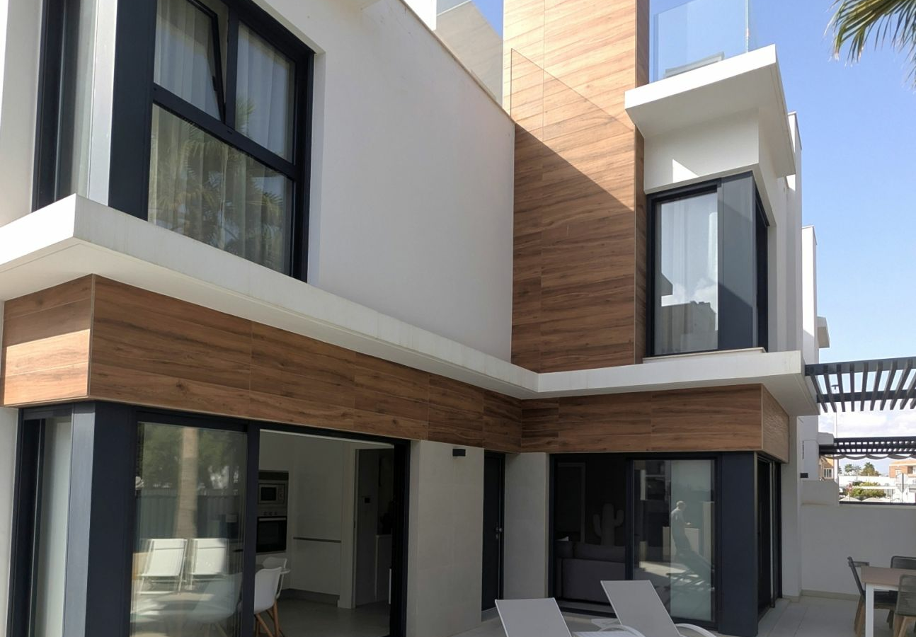 4-bedroom Villa In Santiago De La Ribera, Spain (160 M²)