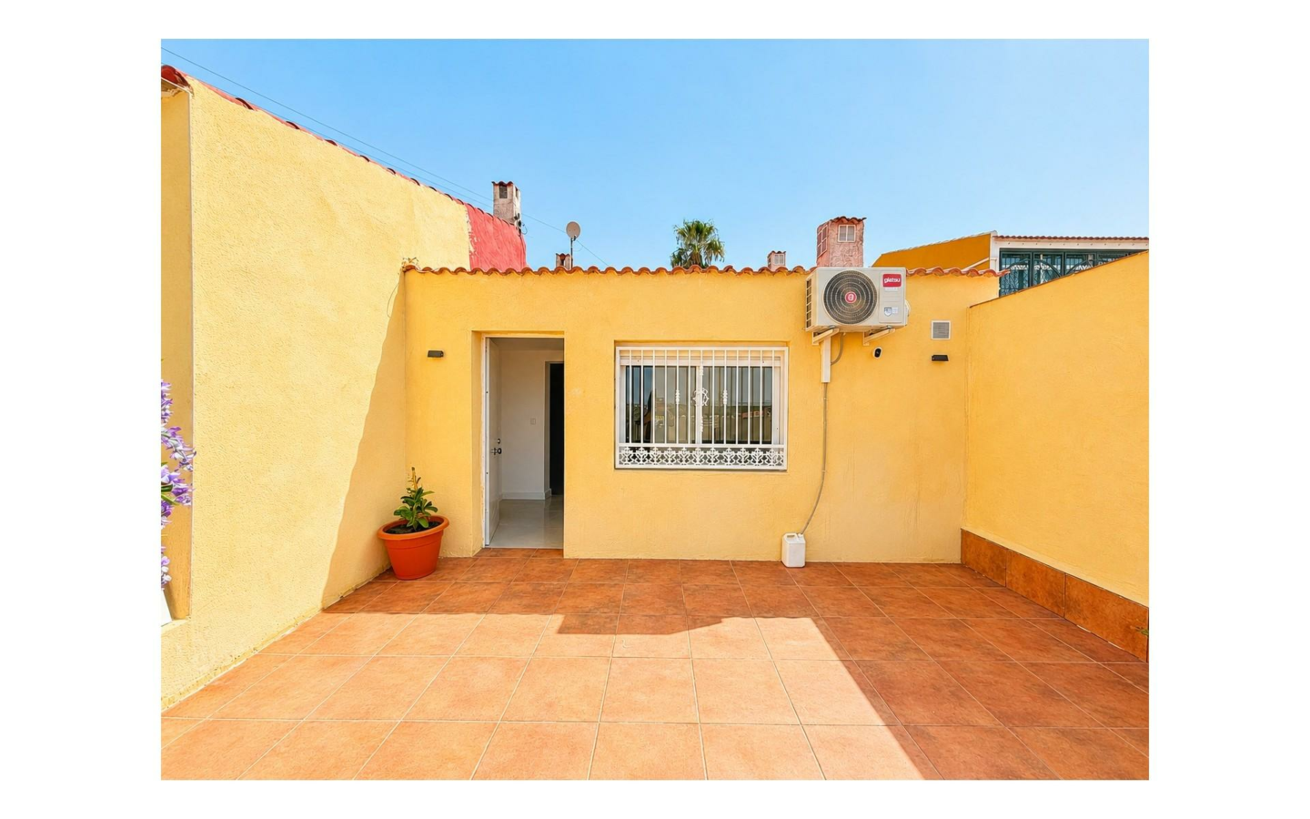2-bedroom Bungalow In Torrevieja, Spain (70 M²)