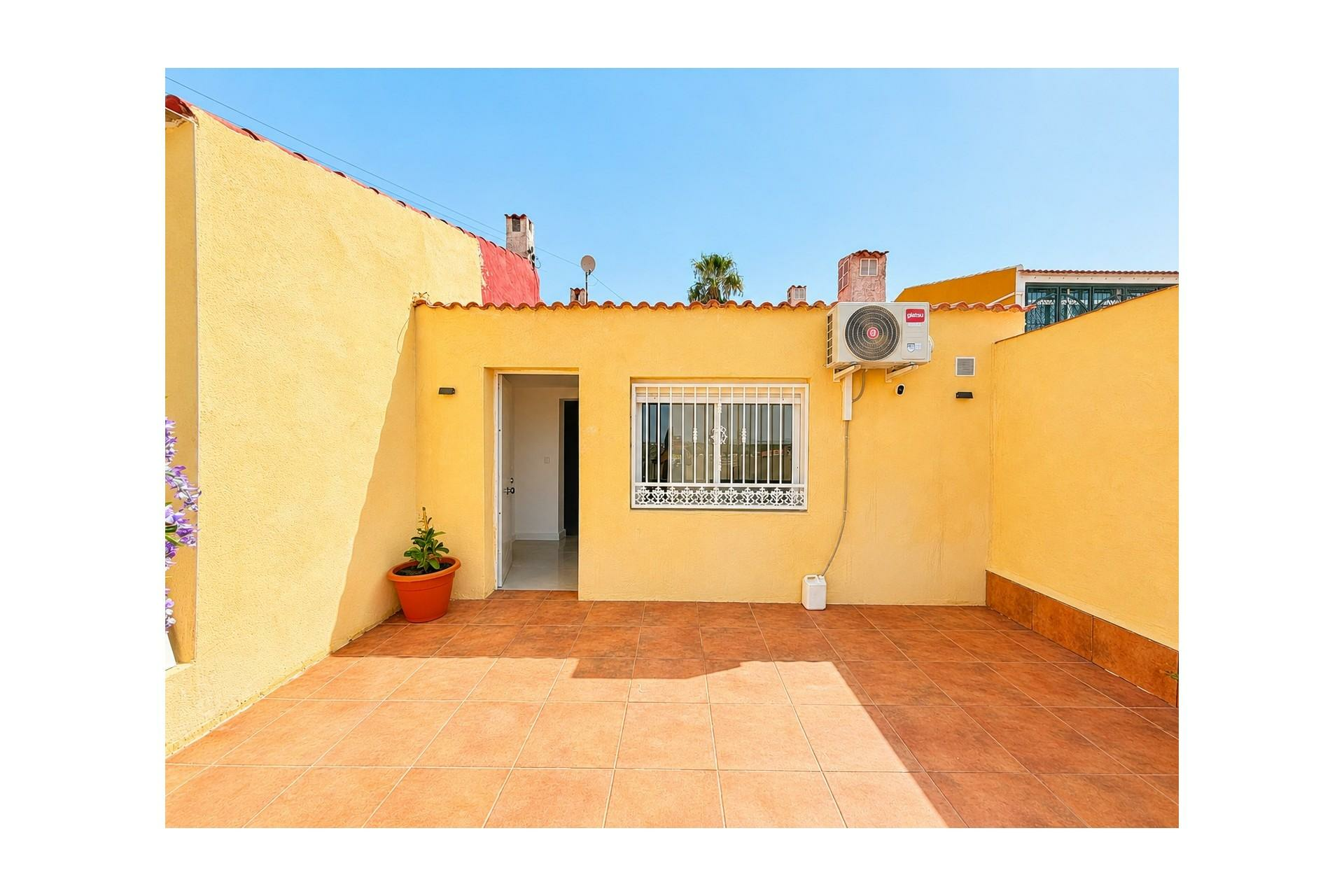 3-1-3ef051 2-bedroom Bungalow In Torrevieja, Spain (70 M²)