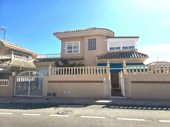 3-bedroom Villa In Torrevieja, Spain (98 M²)