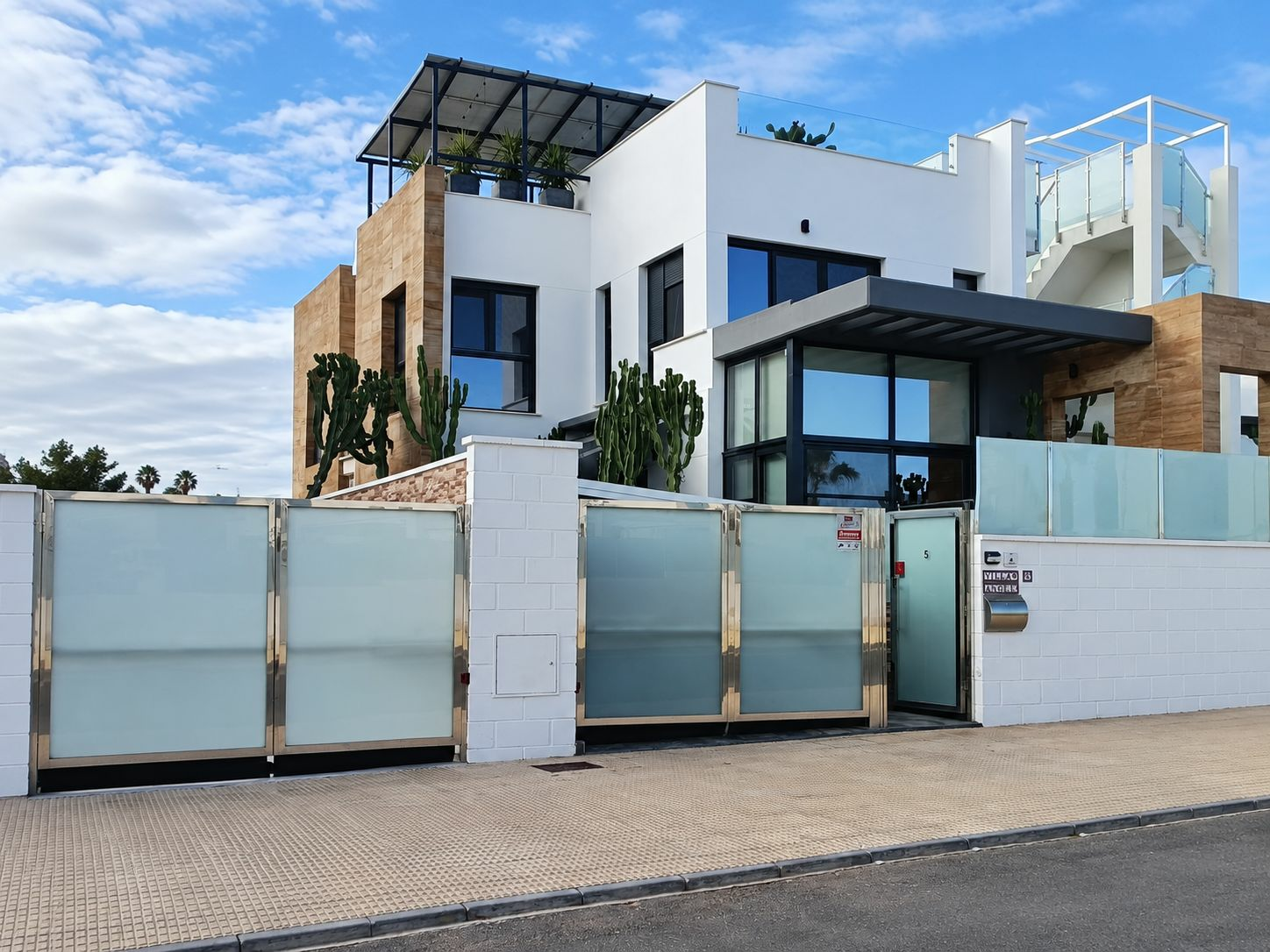 3-bedroom Villa In Orihuela Costa, Spain (127 M²)