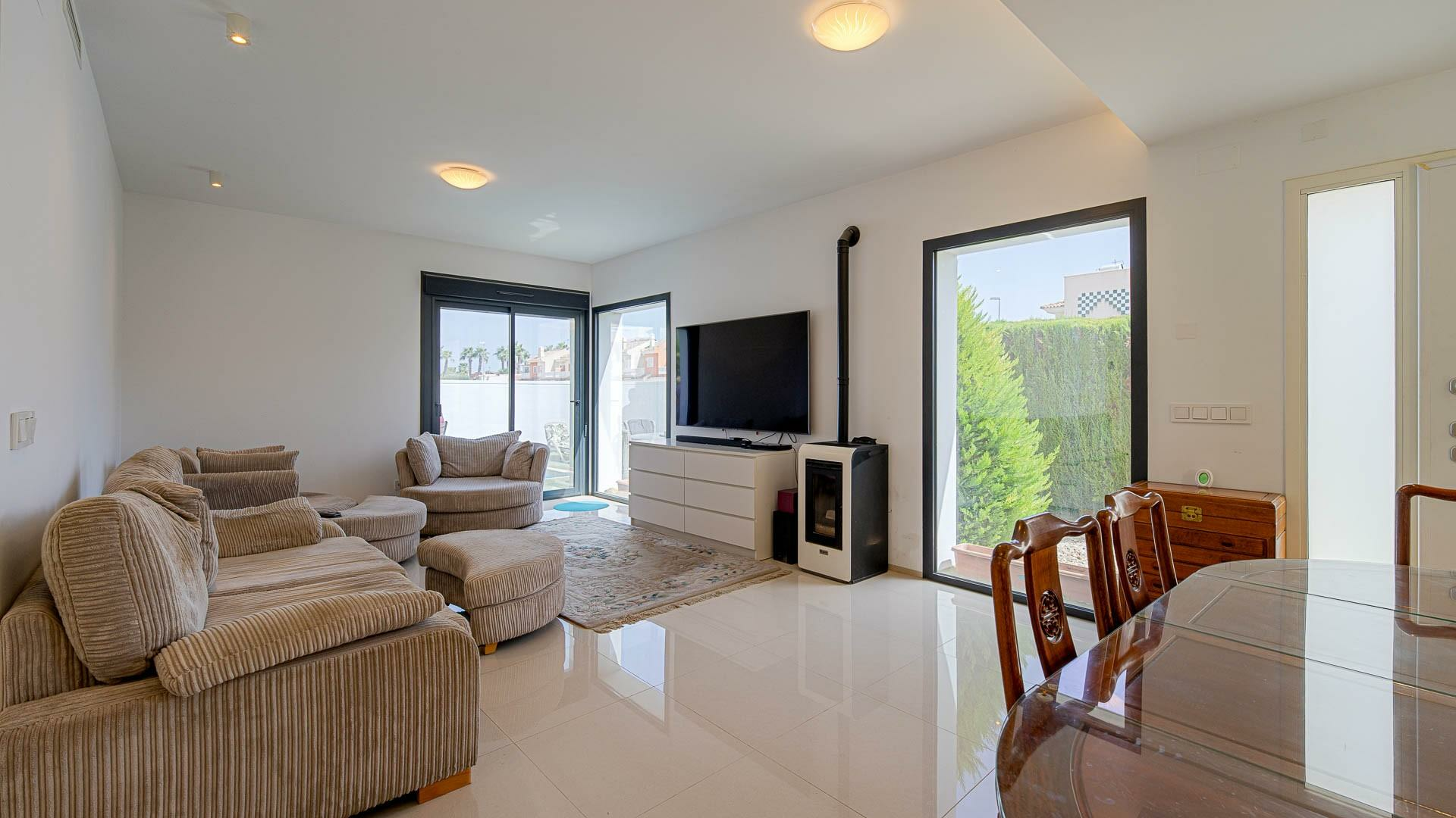 4-bedroom Villa In Rojales, Spain (166 M²)