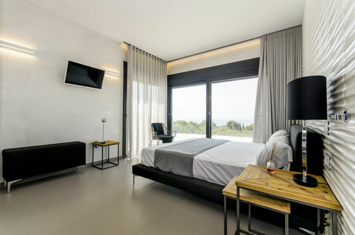 3-bedroom Villa In Orihuela Costa, Spain (243 M²)