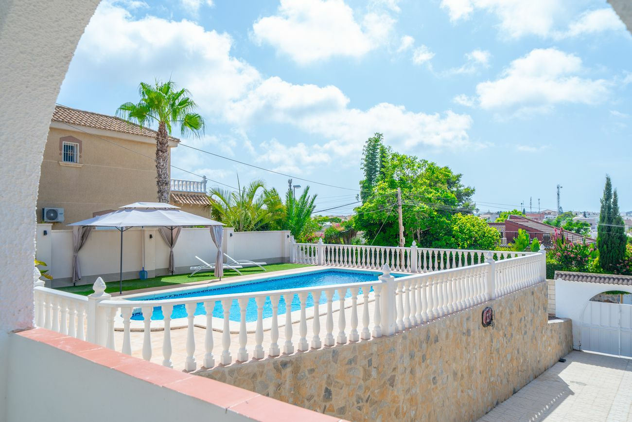 5-bedroom Villa In Torrevieja, Spain (223 M²)