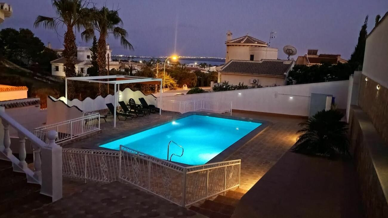 4-bedroom Villa In Almoradi, Spain (266 M²)