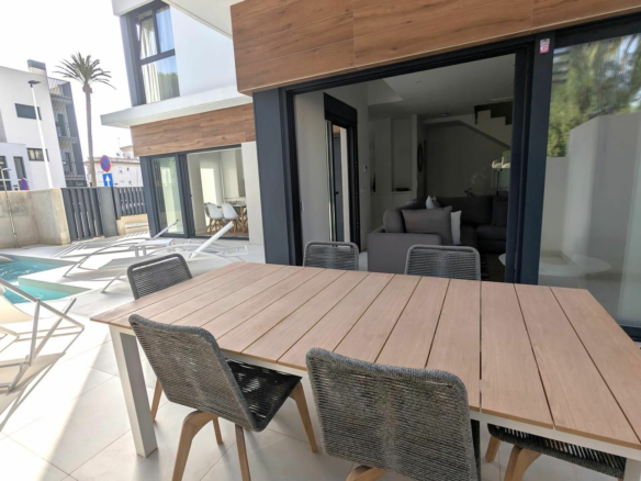 4-bedroom Villa In Santiago De La Ribera, Spain (160 M²)