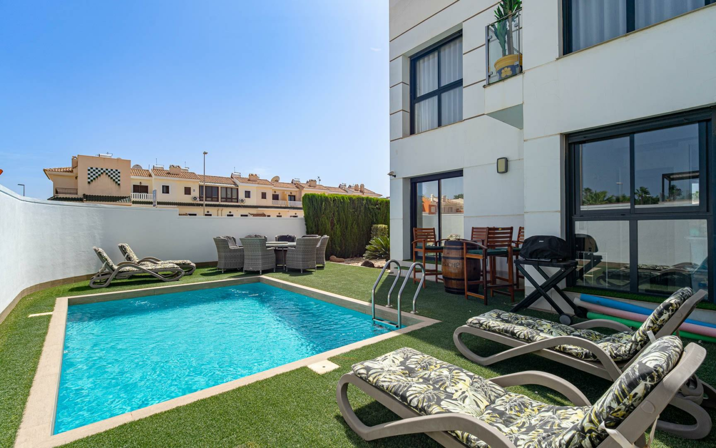 4-bedroom Villa In Rojales, Spain (166 M²)