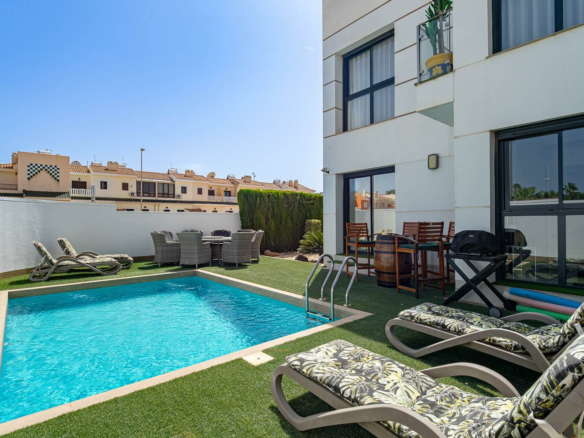4-bedroom Villa In Rojales, Spain (166 M²)