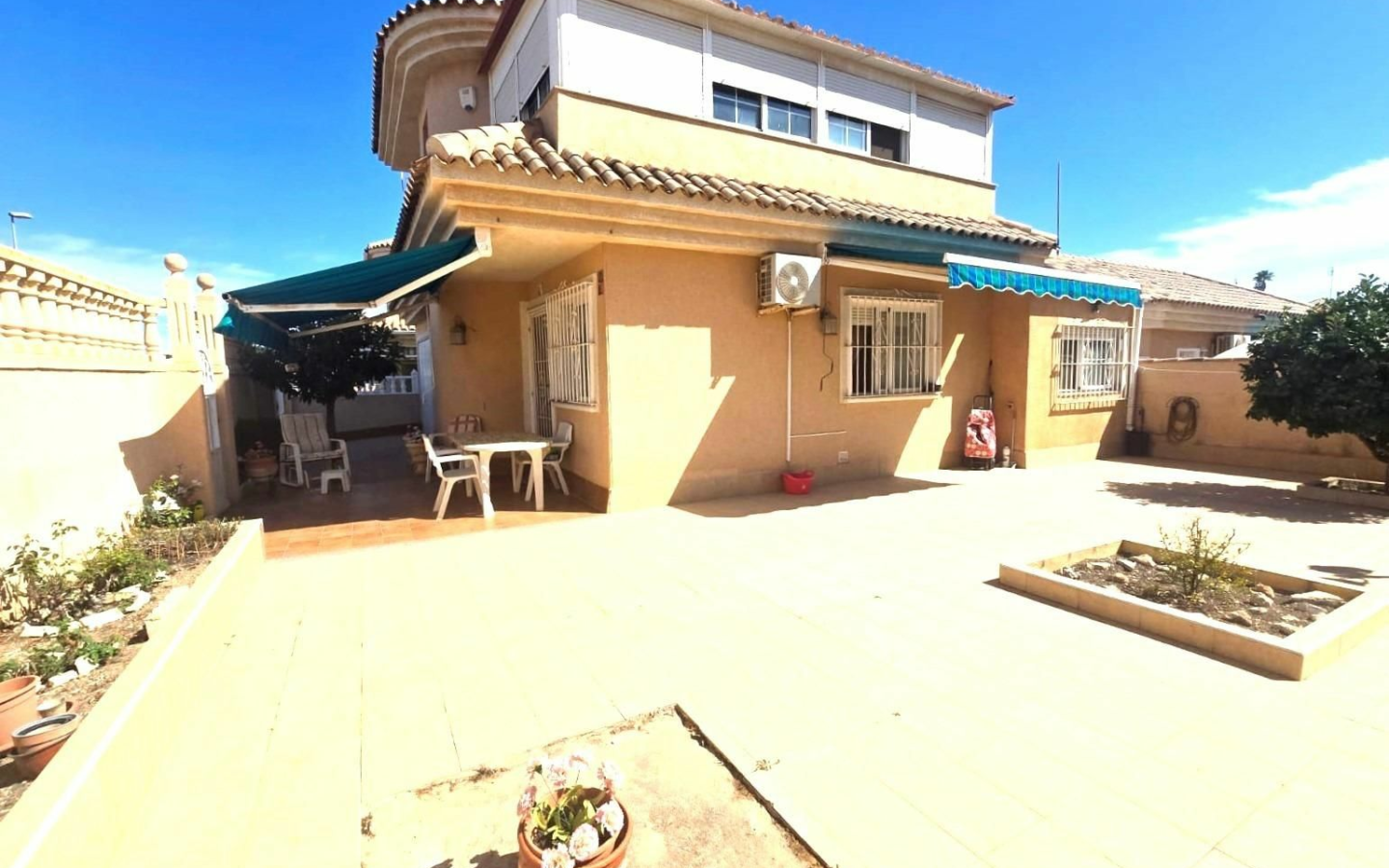 3-bedroom Villa In Torrevieja, Spain (98 M²)