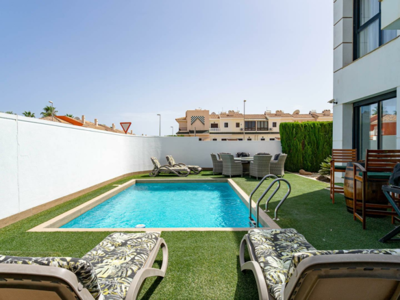 4-bedroom Villa In Rojales, Spain (166 M²)
