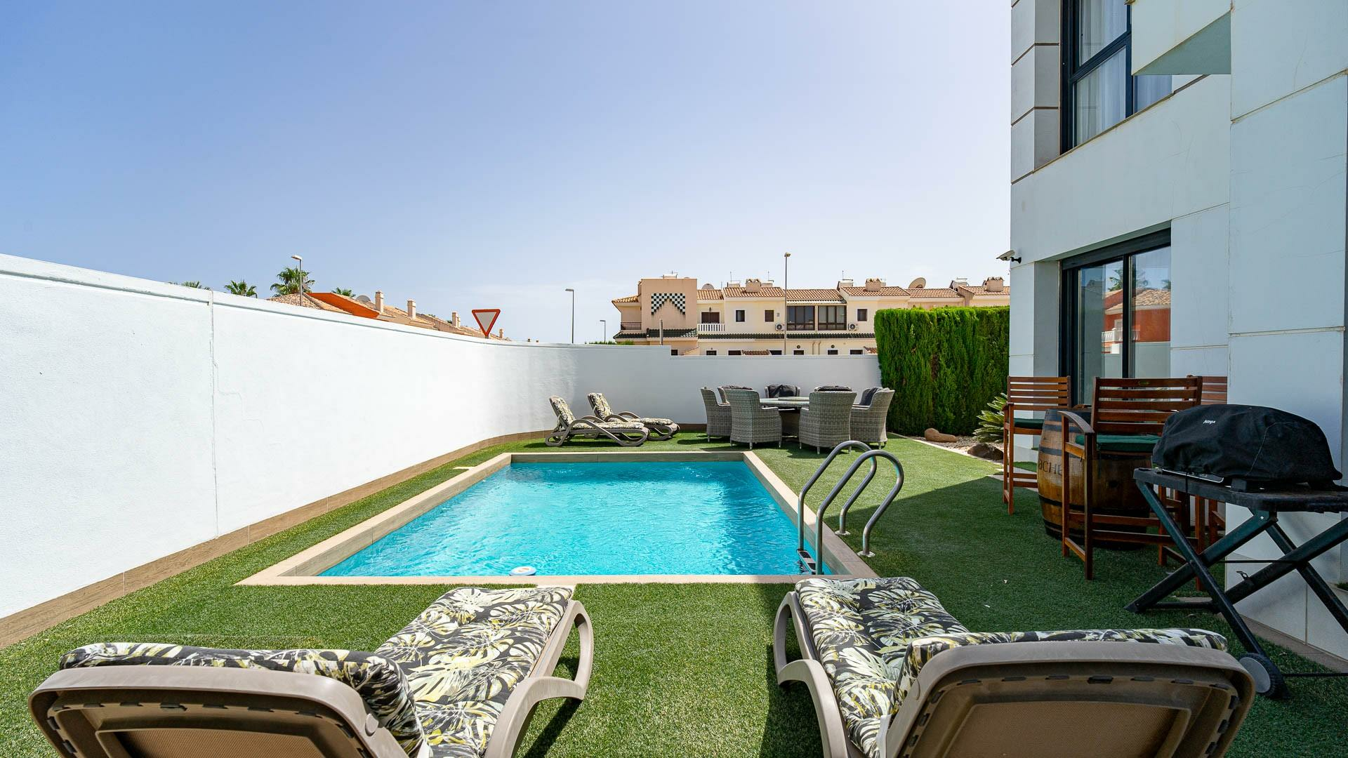 4-bedroom Villa In Rojales, Spain (166 M²)