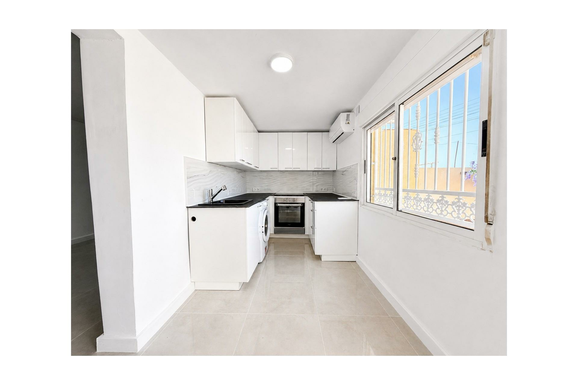 3-4-4739ad 2-bedroom Bungalow In Torrevieja, Spain (70 M²)