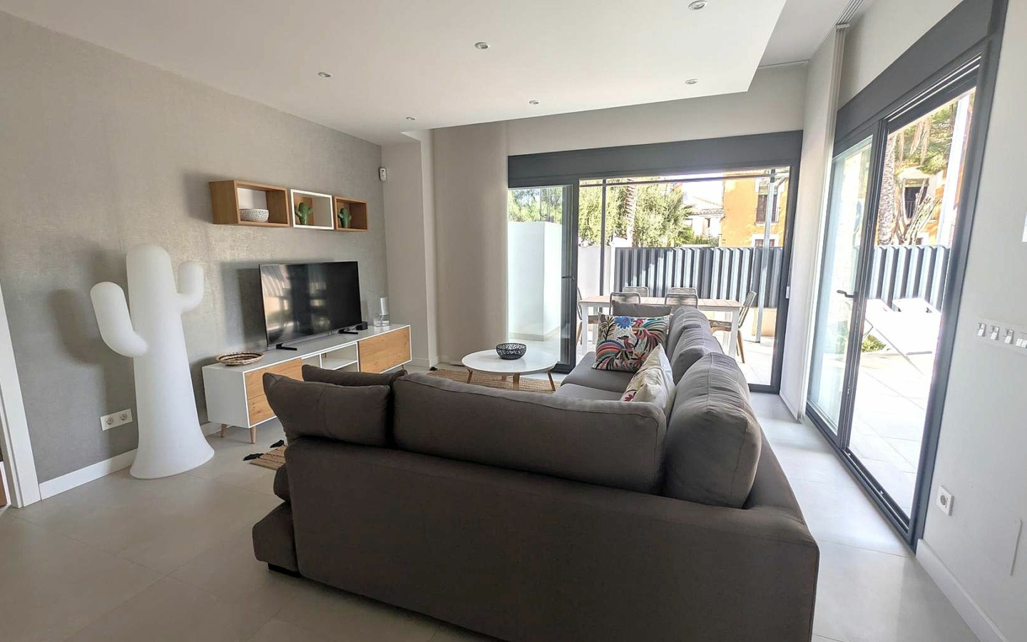 4-bedroom Villa In Santiago De La Ribera, Spain (160 M²)