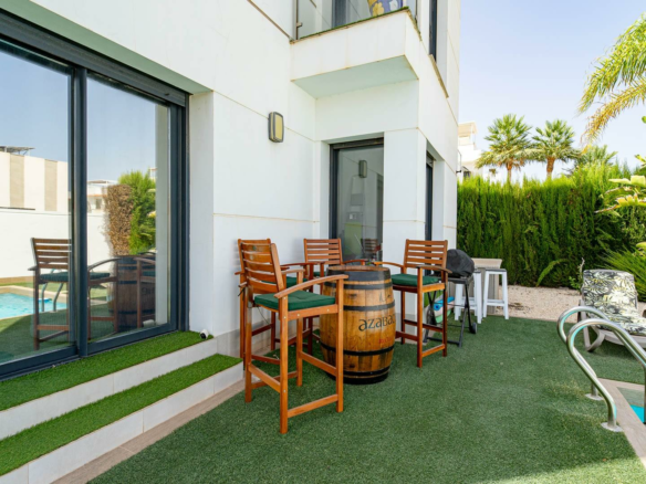 4-bedroom Villa In Rojales, Spain (166 M²)