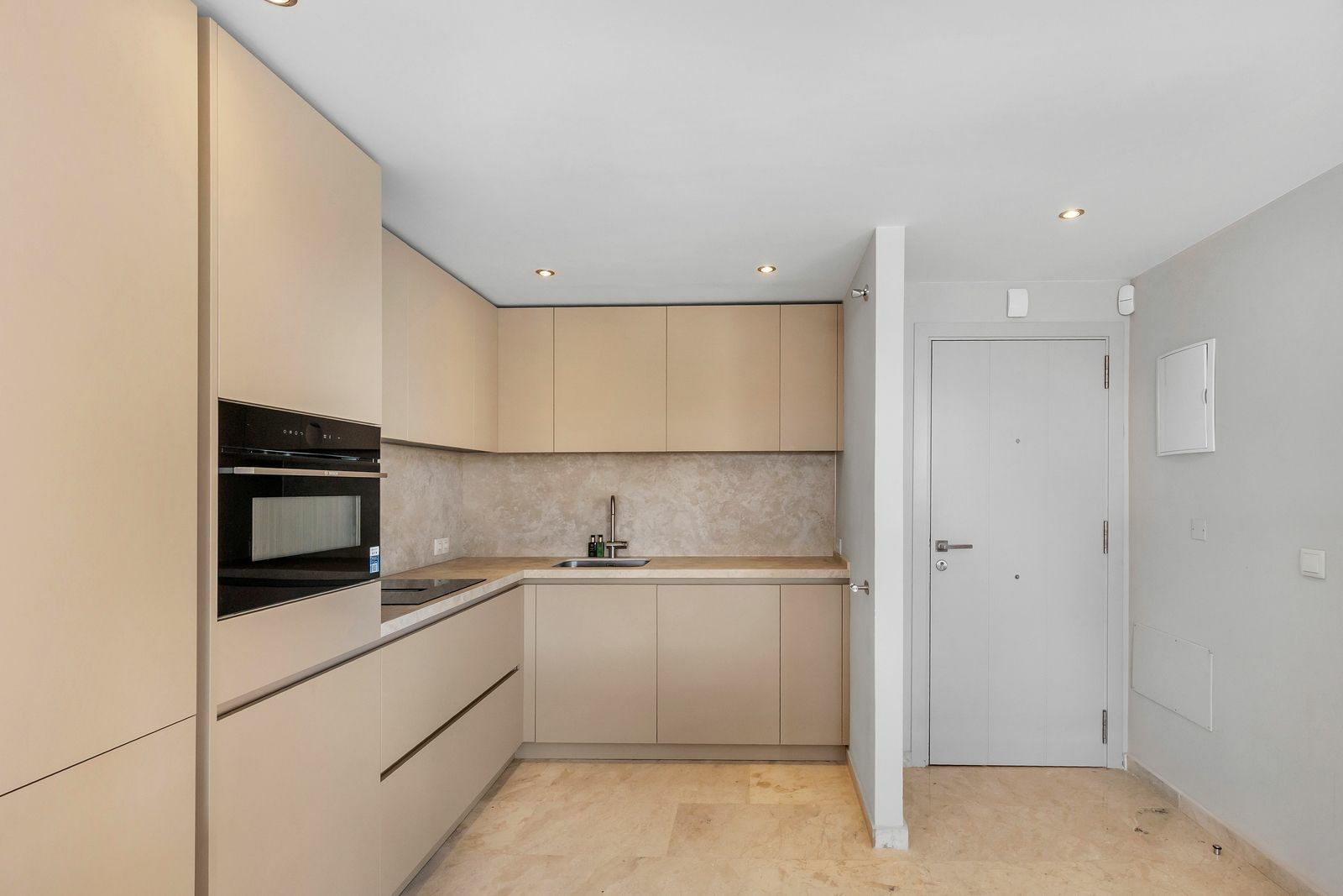 3-bedroom Apartment In Torrevieja, Spain (73 M²)