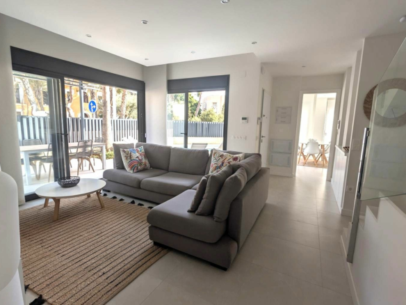 4-bedroom Villa In Santiago De La Ribera, Spain (160 M²)