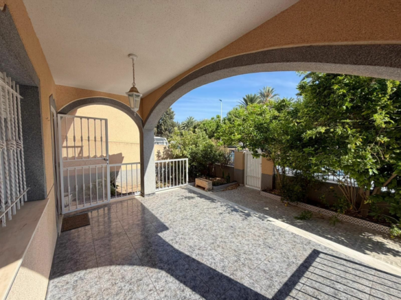 5-bedroom Villa In Santiago De La Ribera, Spain (139 M²)