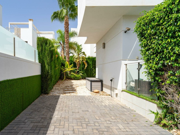 4-bedroom Villa In Rojales, Spain (166 M²)