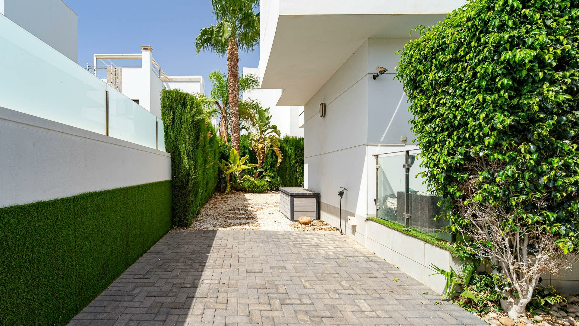 4-bedroom Villa In Rojales, Spain (166 M²)