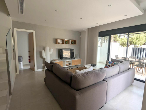 4-bedroom Villa In Santiago De La Ribera, Spain (160 M²)