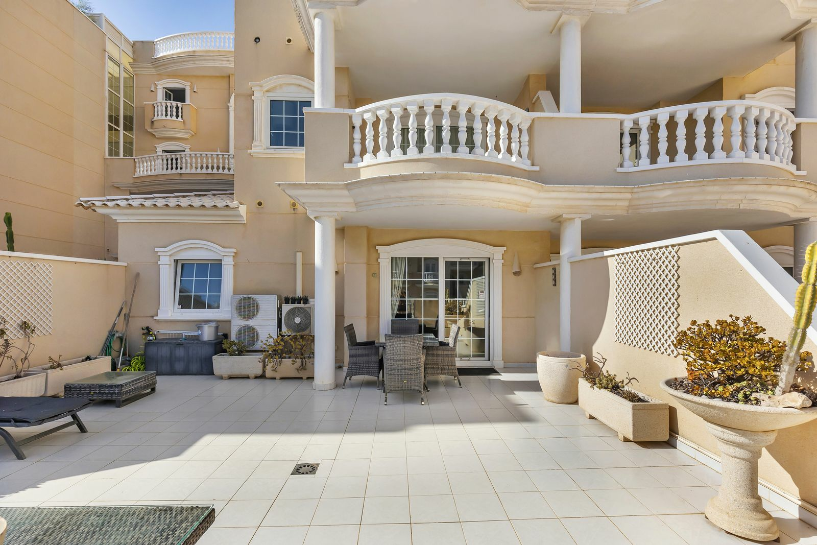 2-bedroom Apartment In Guardamar Del Segura, Spain (112 M²)
