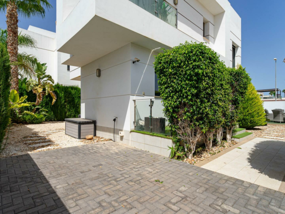4-bedroom Villa In Rojales, Spain (166 M²)