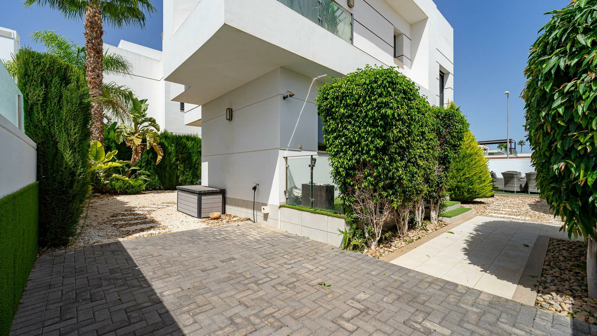 4-bedroom Villa In Rojales, Spain (166 M²)