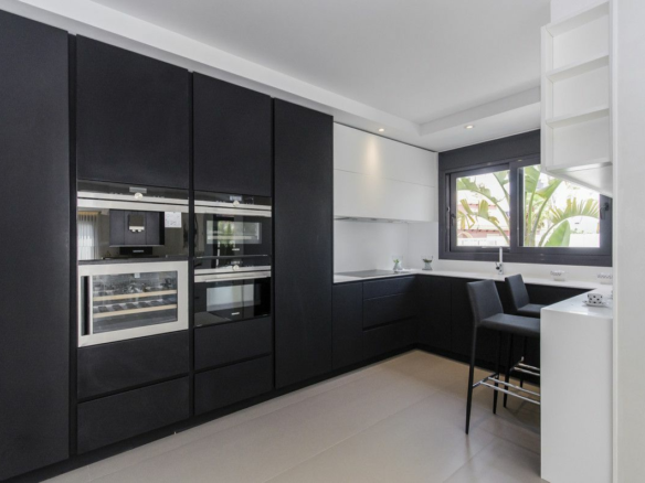 3-bedroom Villa In Orihuela Costa, Spain (243 M²)