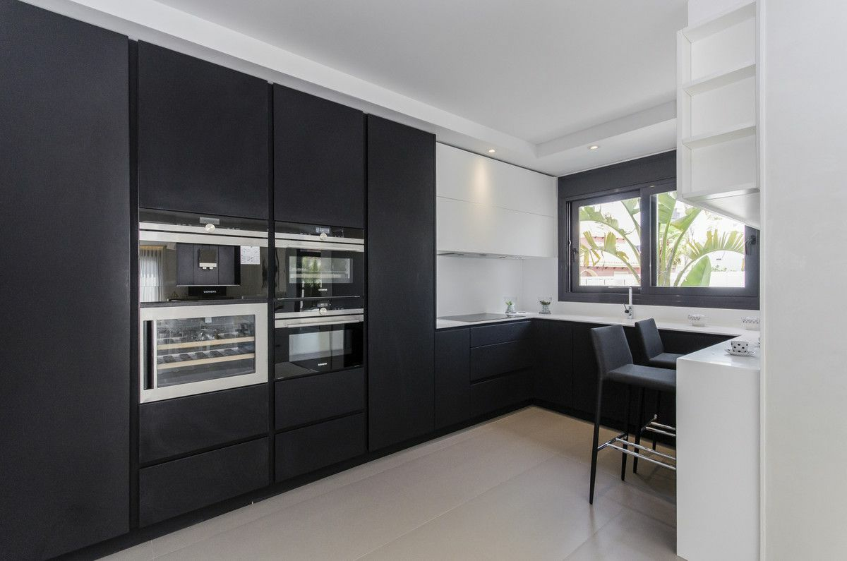 3-bedroom Villa In Orihuela Costa, Spain (243 M²)