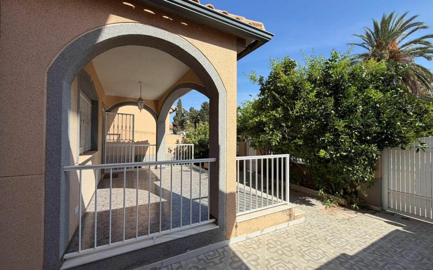 5-bedroom Villa In Santiago De La Ribera, Spain (139 M²)