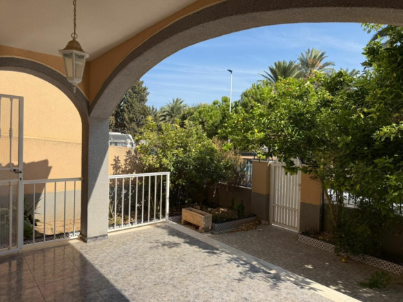 5-bedroom Villa In Santiago De La Ribera, Spain (139 M²)