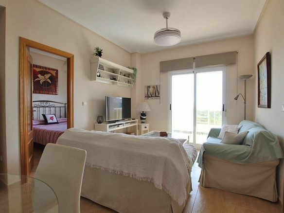 3-bedroom Apartment In Guardamar Del Segura, Spain (72 M²)