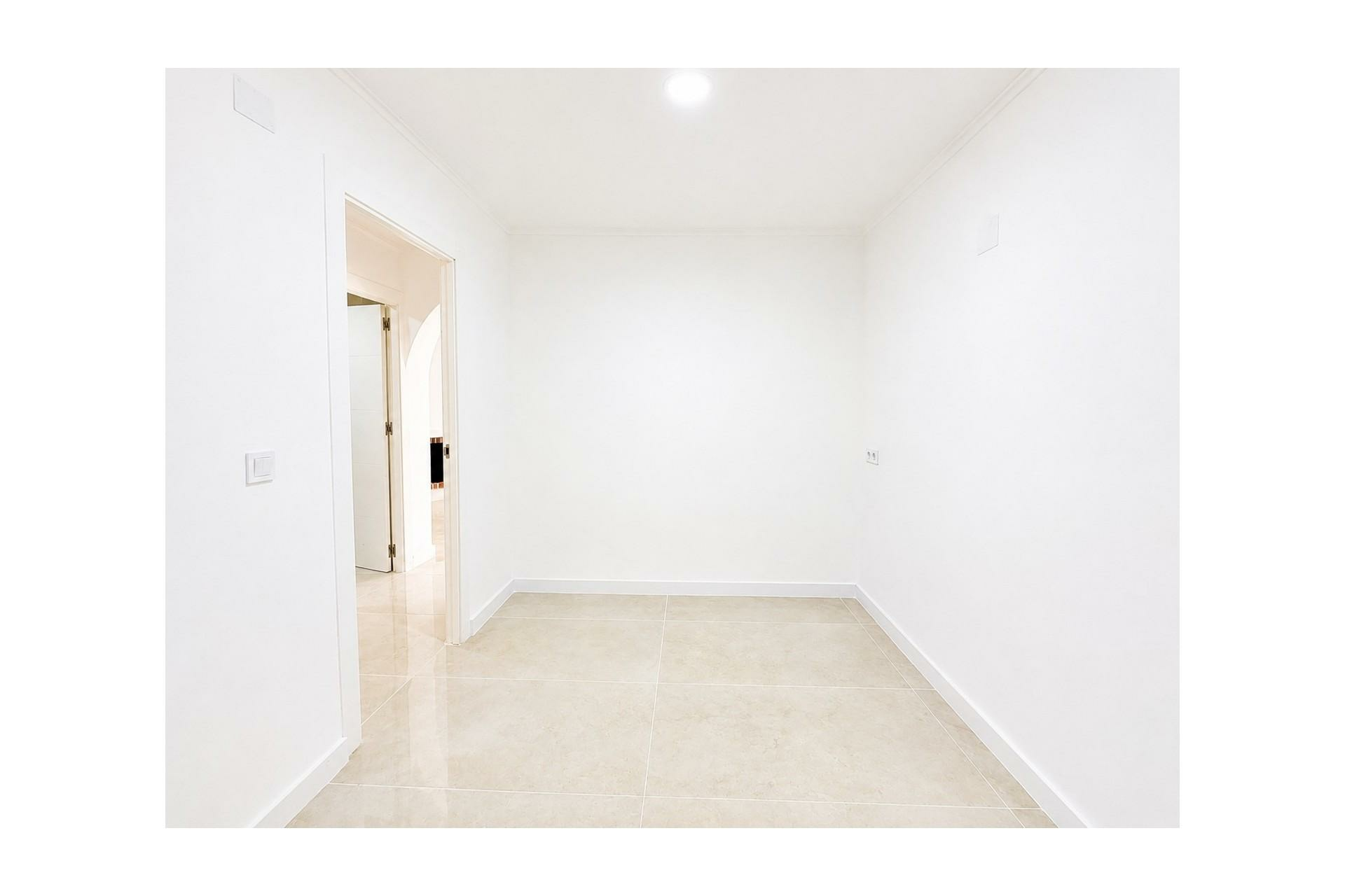 3-9-b4694f 2-bedroom Bungalow In Torrevieja, Spain (70 M²)