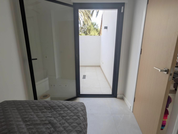 4-bedroom Villa In Santiago De La Ribera, Spain (160 M²)