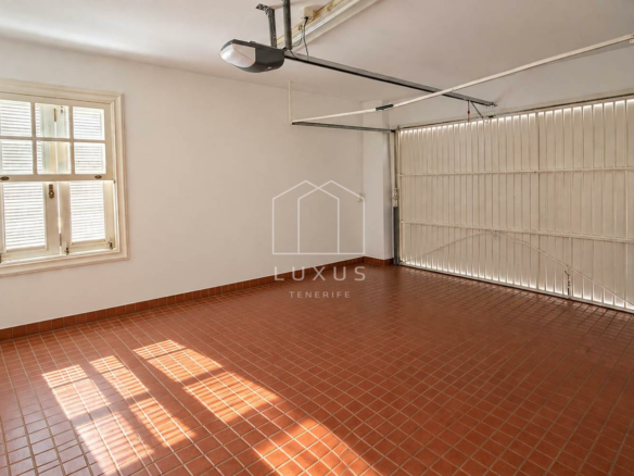 3-bedroom Villa In Santa Úrsula, Spain (250 M²)