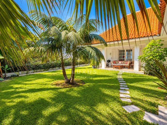 3-bedroom Villa In Santa Úrsula, Spain (250 M²)
