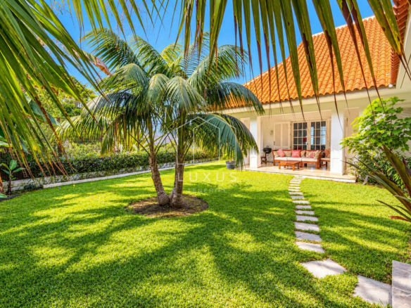 3-bedroom Villa In Santa Úrsula, Spain (250 M²)