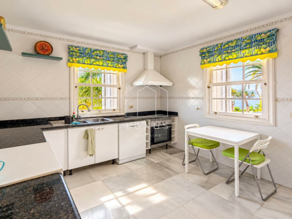 3-bedroom Villa In Santa Úrsula, Spain (250 M²)