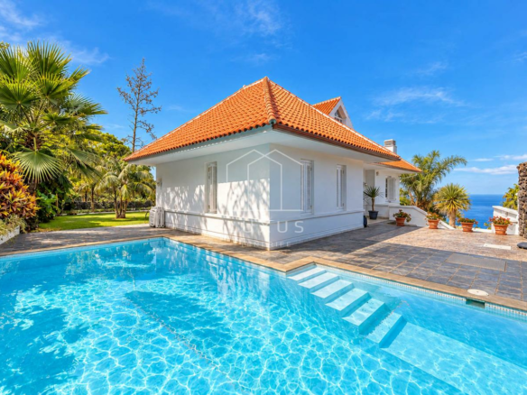3-bedroom Villa In Santa Úrsula, Spain (250 M²)