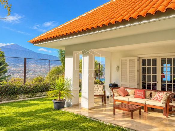 3-bedroom Villa In Santa Úrsula, Spain (250 M²)