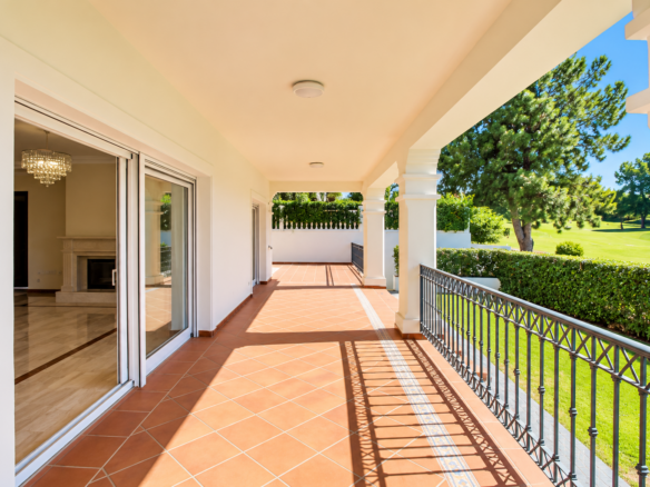 First Line Golf Four-bedroom Villa In Guadalmina Alta, Marbella.