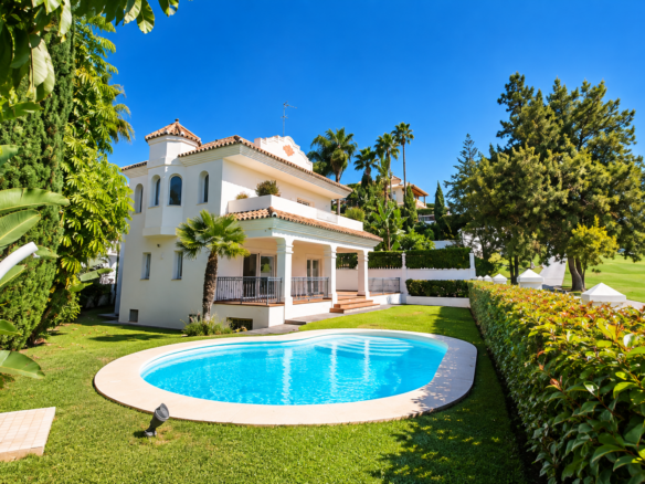 First Line Golf Four-bedroom Villa In Guadalmina Alta, Marbella.
