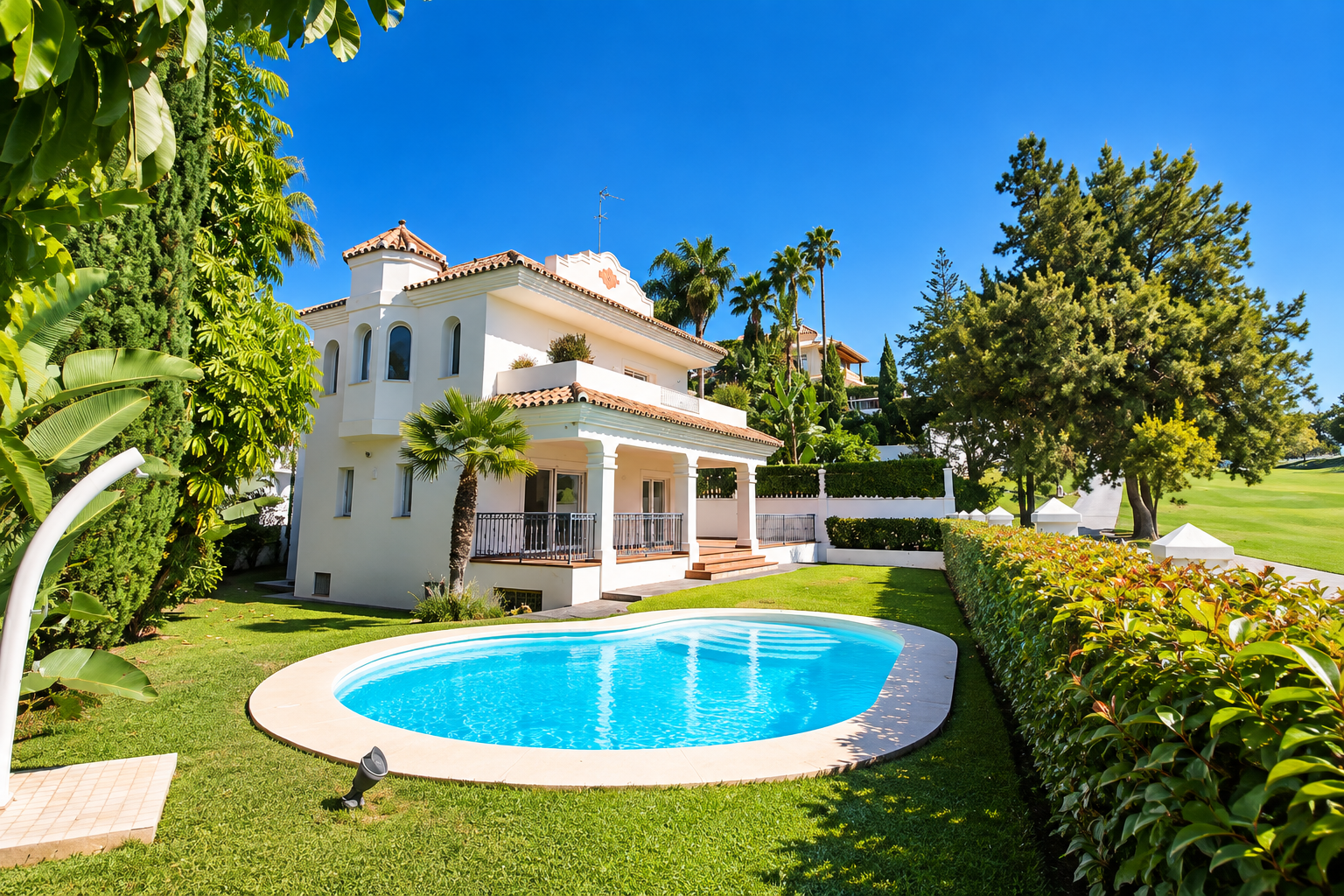 First Line Golf Four-bedroom Villa In Guadalmina Alta, Marbella.