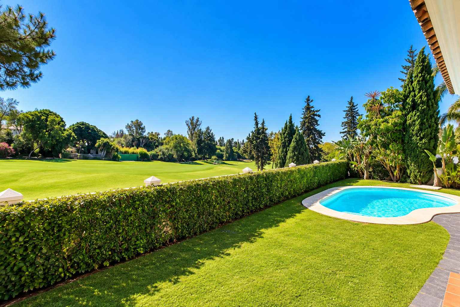 First Line Golf Four-bedroom Villa In Guadalmina Alta, Marbella.