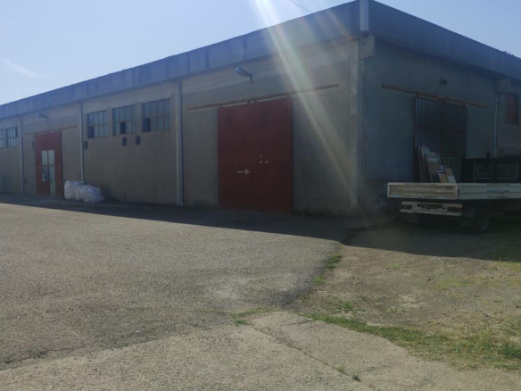 Freehold Industrial Workshop With Large Yard For Sale In Central Italy