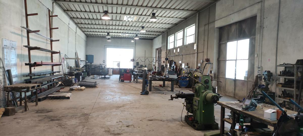 Freehold Industrial Workshop With Large Yard For Sale In Central Italy