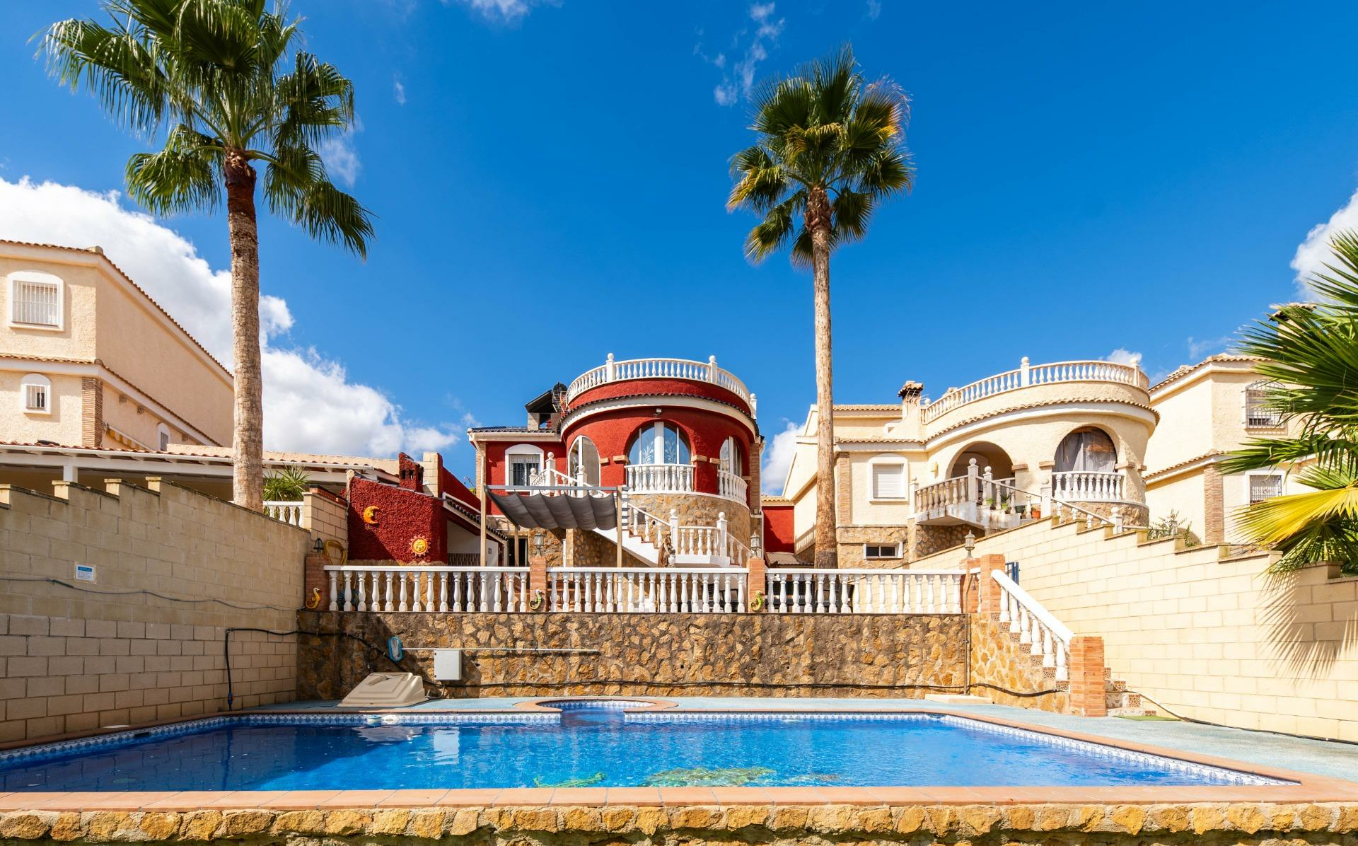 7-bedroom Villa In Monforte Del Cid, Spain (222 M²)