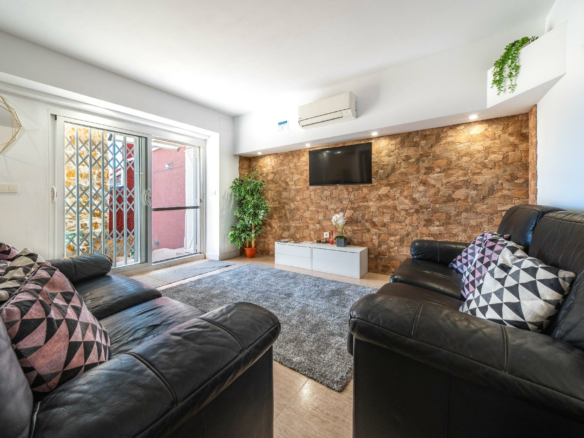 7-bedroom Villa In Monforte Del Cid, Spain (222 M²)