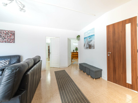7-bedroom Villa In Monforte Del Cid, Spain (222 M²)